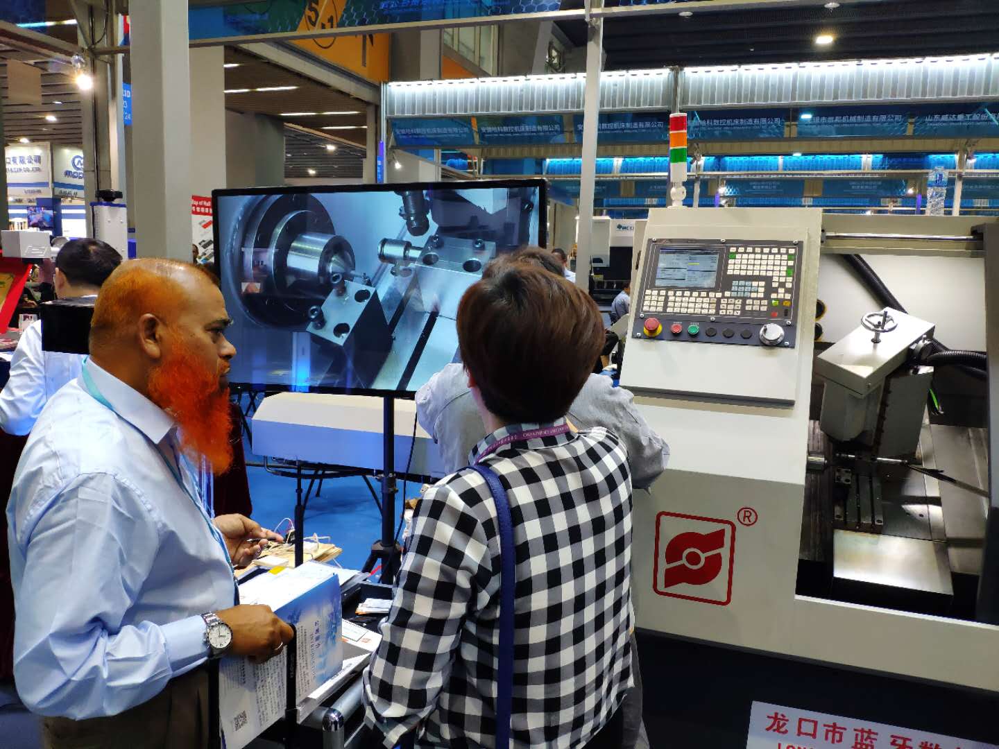 藍(lán)牙裝備攜起子頭加工設(shè)備征戰(zhàn)廣交會