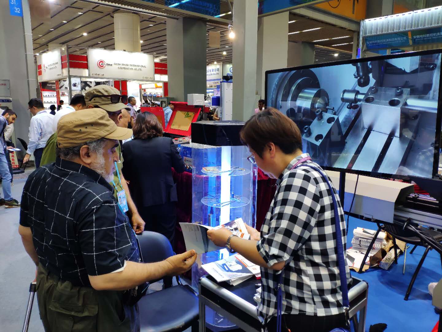 藍(lán)牙裝備攜起子頭加工設(shè)備征戰(zhàn)廣交會